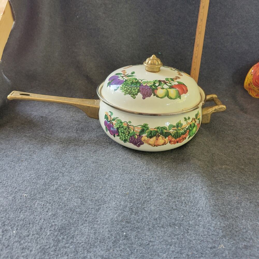 2 Quart Cornucopia Fruit Design Casserole Oven Lid HandlePan solid brass accents